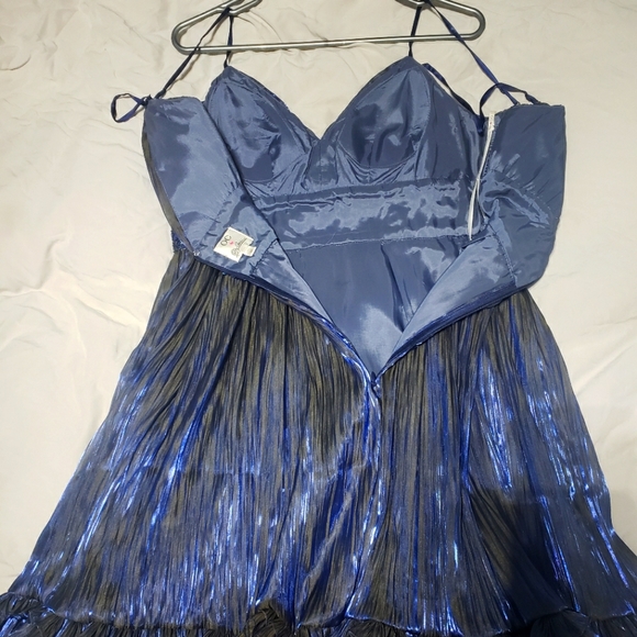 Elegant metallic blue silk dress by OC - Picture 5 of 6